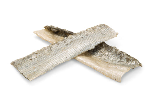 Recompense pentru caini Beeztees Piele deshidratata de somon 50g