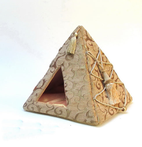 Culcus pentru caini si pisici B&B Pet-Fashion Piramida 48x48x50cm